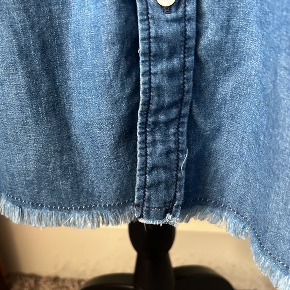 Artisan De Luxe Denim Shirt W/Frayed Hem And Striped Back - Picture 4 of 10